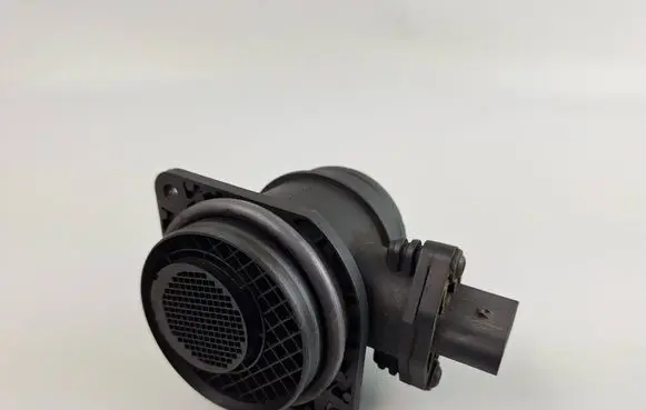 Volkswagen PASSAT B5 Mass air flow meter 038906461B 0281002531