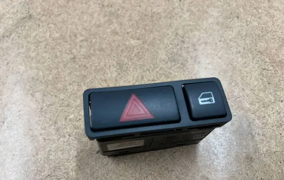 BMW 3 E46 Hazard light switch 61318368920 8368920