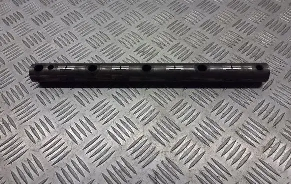 Volkswagen Golf Plus Camshaft 03G109527