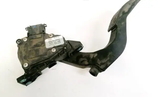 Volkswagen PASSAT B5.5 Accelerator throttle pedal 8D1721523 6PV00837601