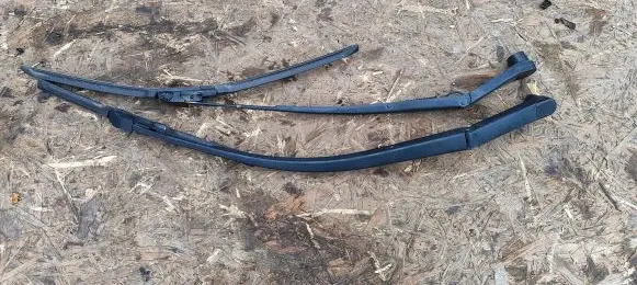 Mazda 6 Front wiper blade arm