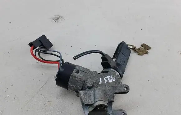 Mercedes-Benz Vito Viano W638 Ignition lock A9014600104