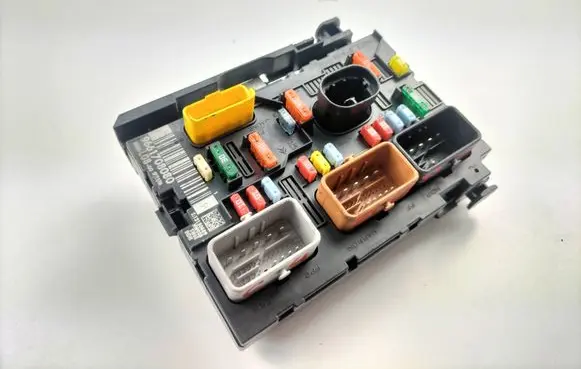 Citroen C4 I Picasso Fuse module 9661708080