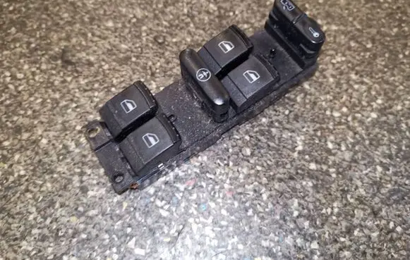 Volkswagen Golf IV Electric window control switch 1J4959857B