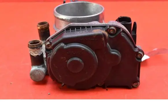 Audi A4 S4 B5 8D Throttle body valve 058133063