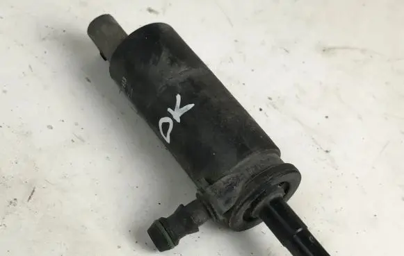 BMW 5 E39 Windscreen/windshield washer pump 8377613 67128377613 1209387
