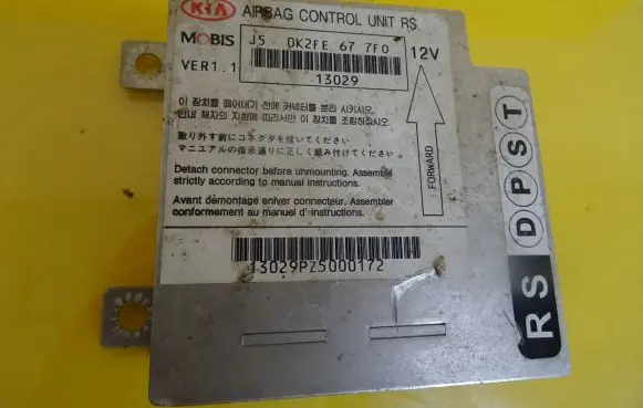 KIA Carens I Airbag control unit/module 0K2FE677F0