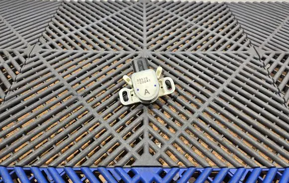 Toyota Prius (XW30) Clutch pedal sensor 89510 20041