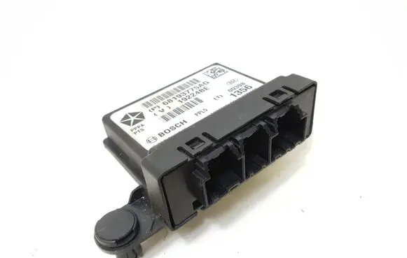 Chrysler Pacifica Parking PDC control unit/module 68193775AG