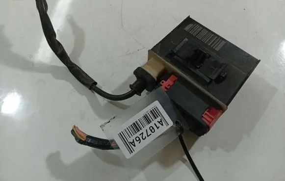 Citroen C5 Coolant fan relay 018010951