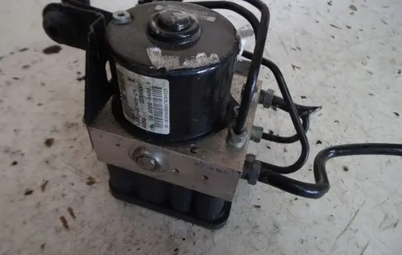 Ford Focus ABS Pump 3M512C405CA