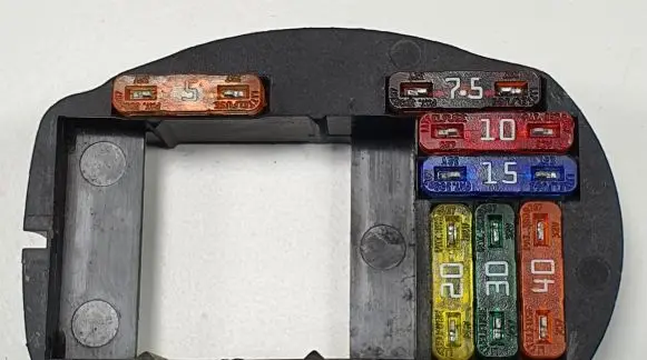 BMW 6 E63 E64 Relay mounting block 6925642