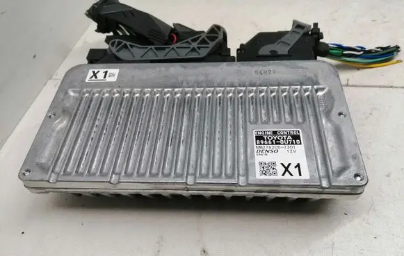 Toyota Yaris Engine control unit/module 896610U710 MB2762007301