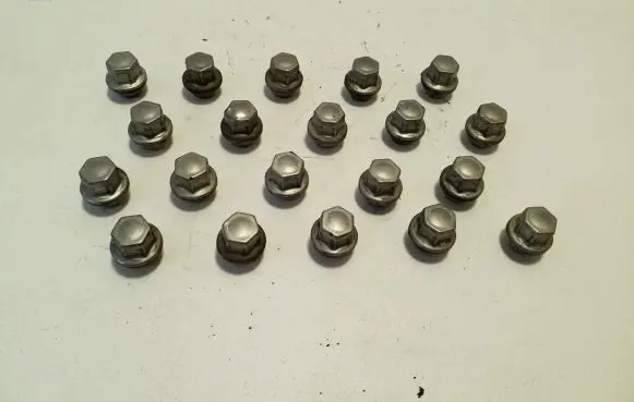Volvo V40 Cross country Nuts/bolts 