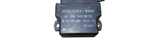 Mercedes-Benz E W210 Glow plug pre-heat relay 0165458832 899054000