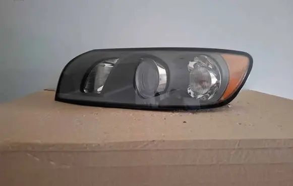 Volvo V50 Headlight/headlamp 30698885 0301198203