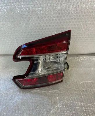 Tailgate rear/tail lights