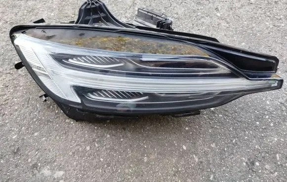 Volvo V60 Headlight/headlamp 22025901