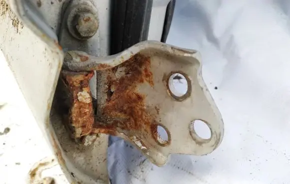 Mitsubishi Space Star Front door upper hinge