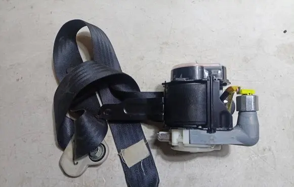 Mazda CX-9 Front seatbelt