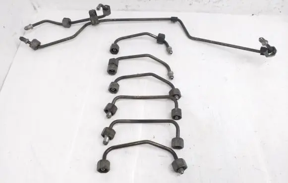 Volkswagen Touareg I Fuel injector supply line/pipe 