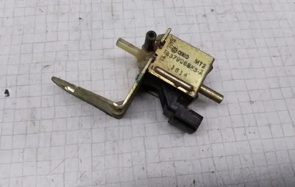 Audi A6 S6 C5 4B Turbo solenoid valve 437906283A