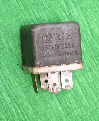 Volkswagen Golf III Other relay 4RA00351002 D10X25A