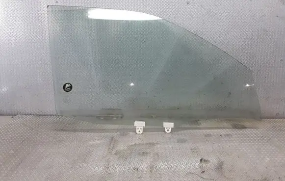 Nissan X-Trail T30 Front door window glass four-door