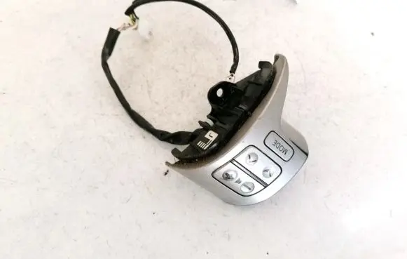 Toyota Auris 150 Steering wheel buttons/switches 