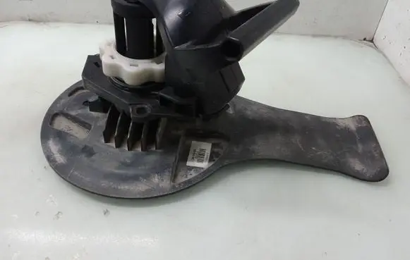 Renault Modus Spare wheel mounting bracket 