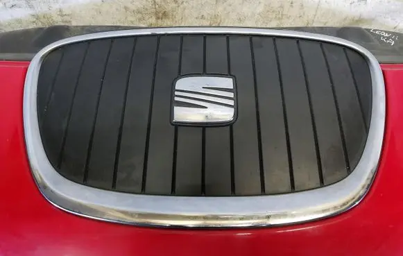 Seat Leon (1P) Front bumper upper radiator grill