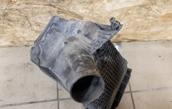 Renault Scenic II - Grand scenic II Air filter box 8200176559