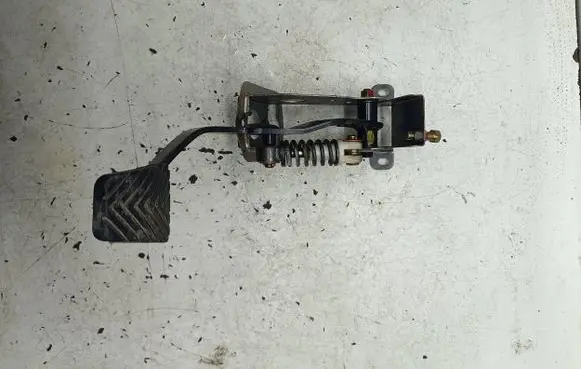 Mitsubishi Pajero Clutch pedal 