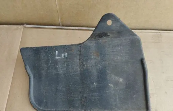 Toyota Avensis T270 Rear mudguard 65632LH