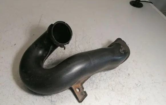 Toyota Avensis T270 Air intake duct part 177520R010