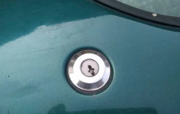 Citroen Berlingo Front door lock (next to the handle) 