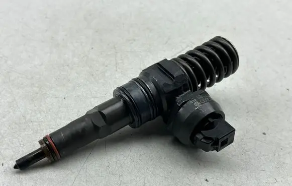 Seat Alhambra (Mk1) Fuel injector 038130073BA