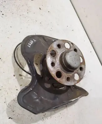 Mercedes-Benz C W204 Front wheel hub spindle knuckle