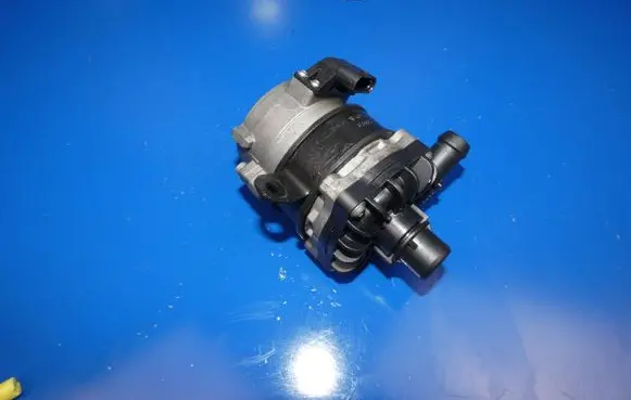Volvo XC90 Electric auxiliary coolant/water pump 31338399 P4151