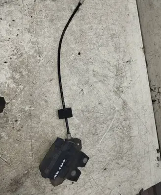 Mercedes-Benz C W203 Loading door lock A1717500085 A1717500185