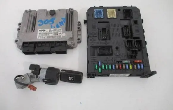 Peugeot 308 Engine ECU kit and lock set 0281013872
