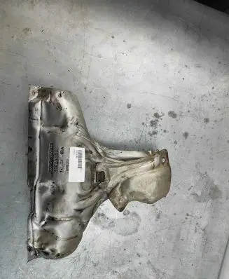 Volvo XC60 Heat shield in engine bay 32223288 31431804