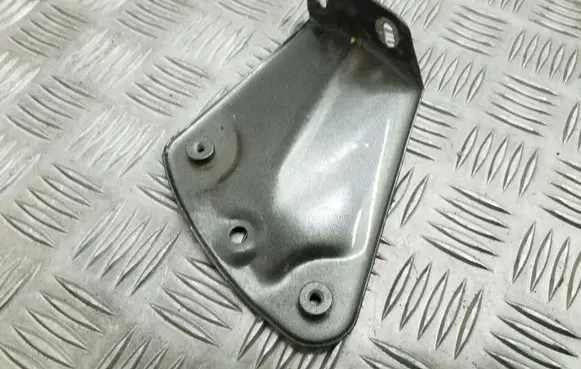 Skoda Yeti (5L) Fender mounting bracket 5L0821141