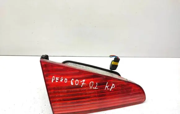 Peugeot 607 Tailgate rear/tail lights