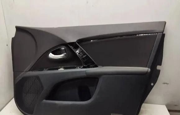 Toyota Avensis T270 Front door card panel trim