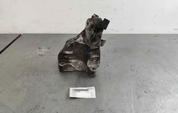 Mercedes-Benz S W222 Engine mounting bracket a6422235604
