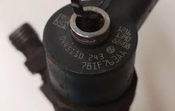 Opel Vectra C Fuel injector 0445110243
