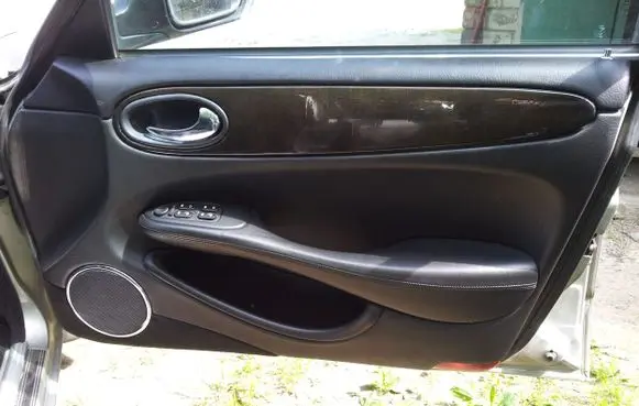 Jaguar XJ X308 Front door speaker cover trim 