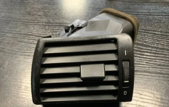 BMW 3 E46 Dash center air vent grill 8361897 369701