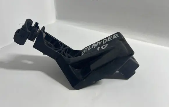 Mitsubishi Outlander Front bumper mounting bracket 6400C453